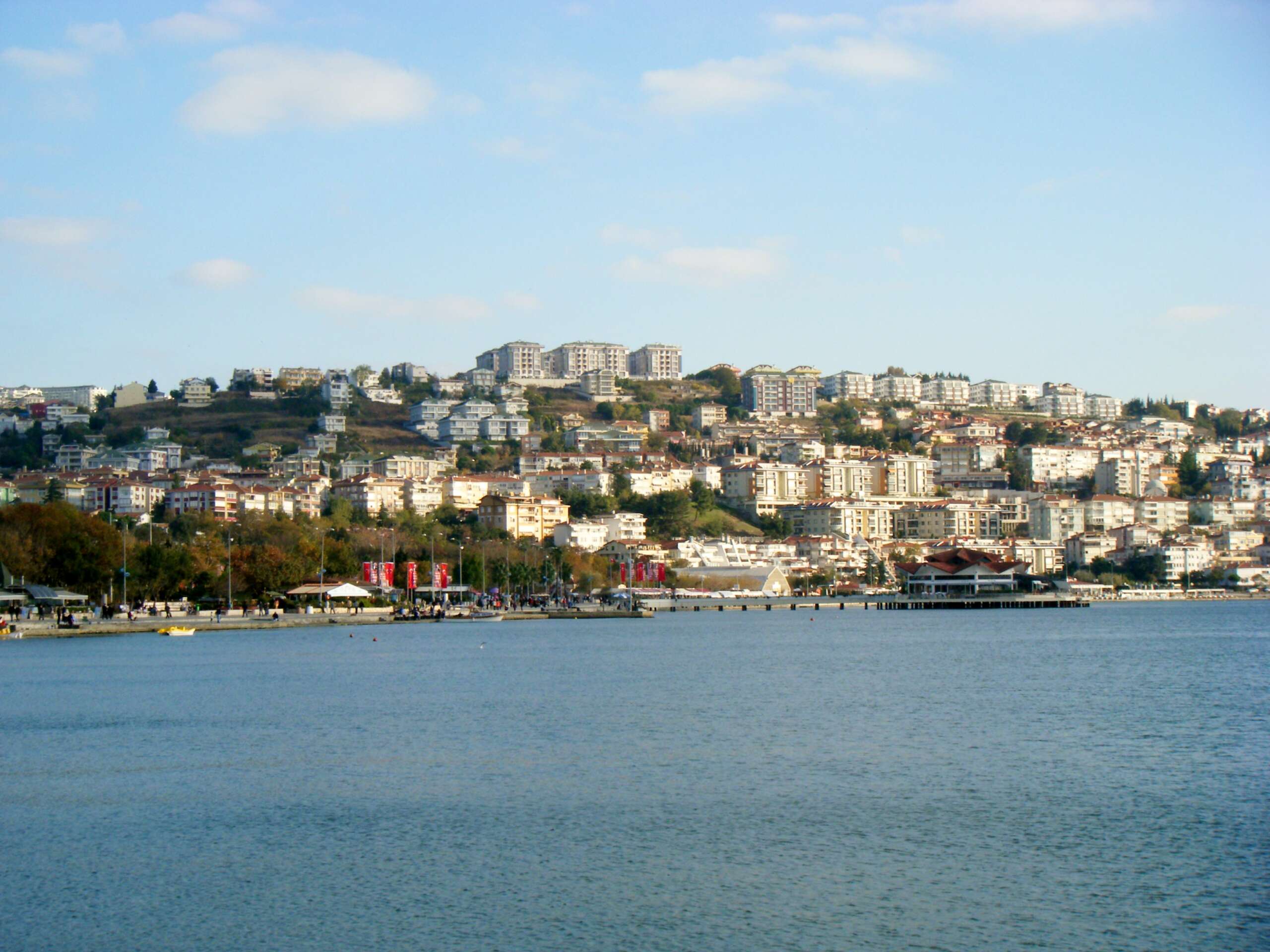 Büyükçekmece'den_Gürpınar_Beylikdüzü'ne_Bakış,_Ekim_2013_-_panoramio_(1)