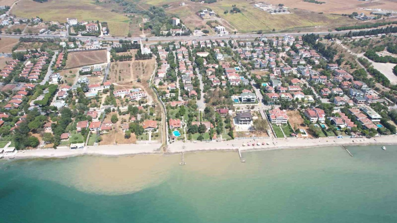 buyukcekmece-kumburgazda-denizin-rengi-degisti